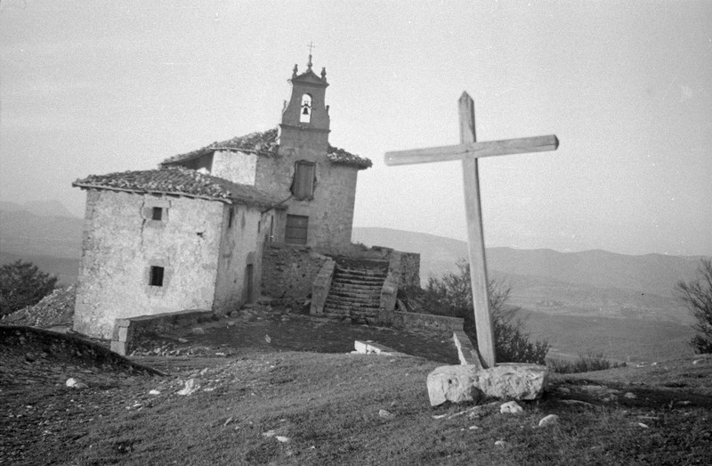 La Ermita de San Vitor se encuentra en la localidad de Gauna, perteneciente al término municipal de Iruraiz-Gauna, provincia de Álava. Esta ermita situada en los montes de Vitoria está dedicada a San Vítor, que es considerado protector de sembrados y abogado contra las enfermedades, en especial del dolor de cabeza.